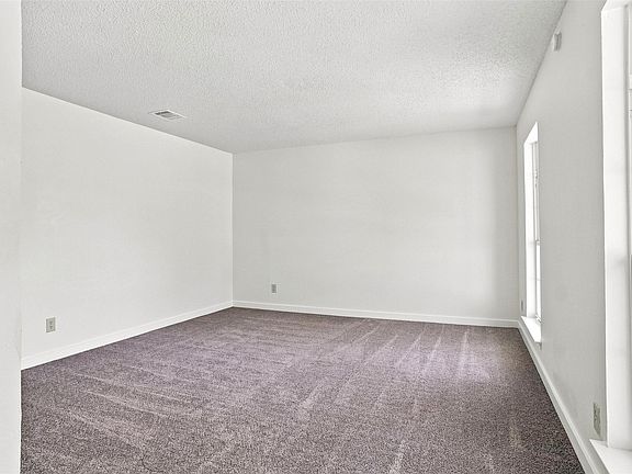 3rd image of 4138 Scotland Dr