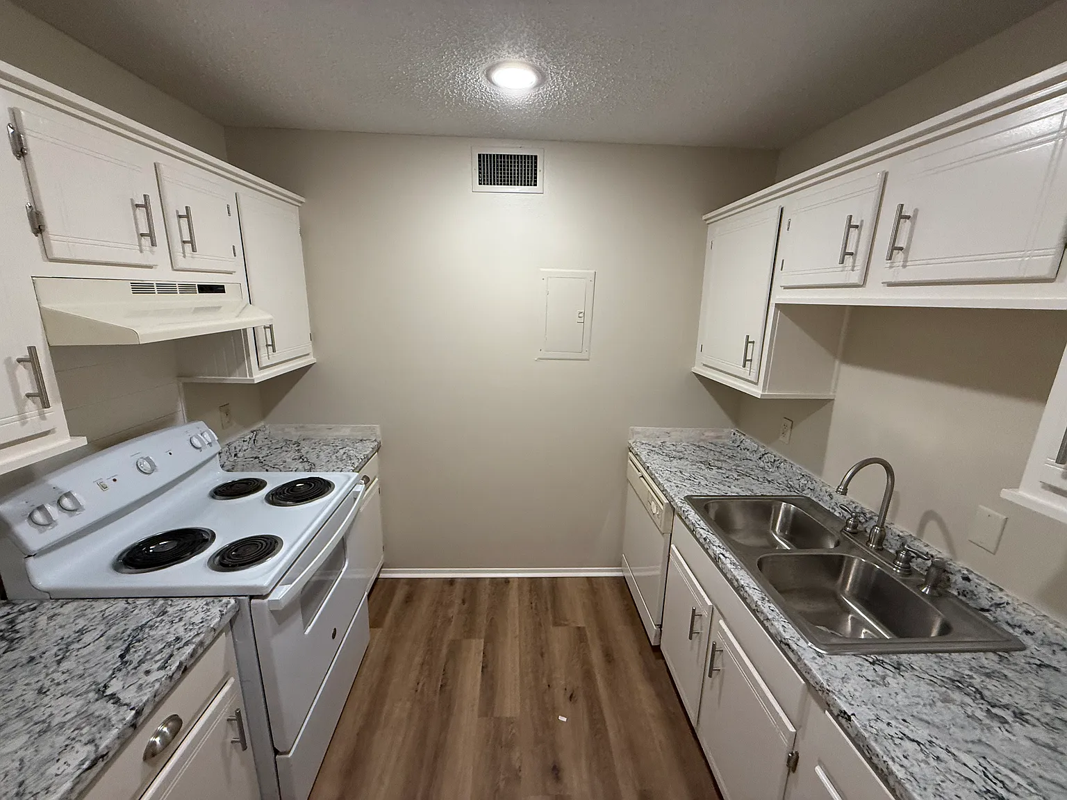 2 bed, 900 sqft, $875 — Photo 3