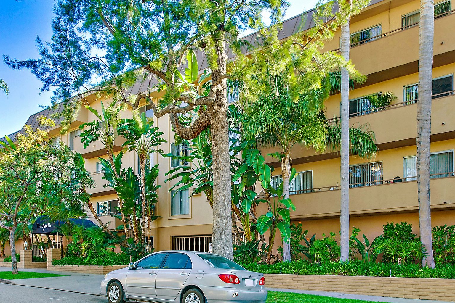 The Amalfi Apartments Los Angeles Ca Zillow