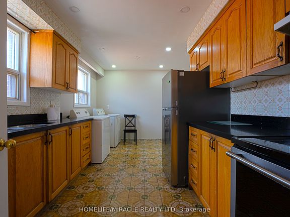 2nd image of 2931 Islington Ave