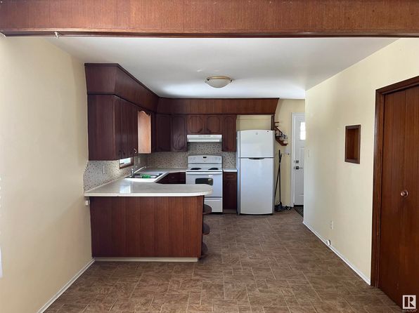 5119 52nd Ave, Viking, AB T0B 4N0