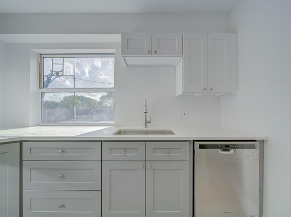 1605 NE 3rd Ave #3