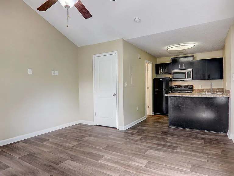 The Grove Apartments — Photo 18
