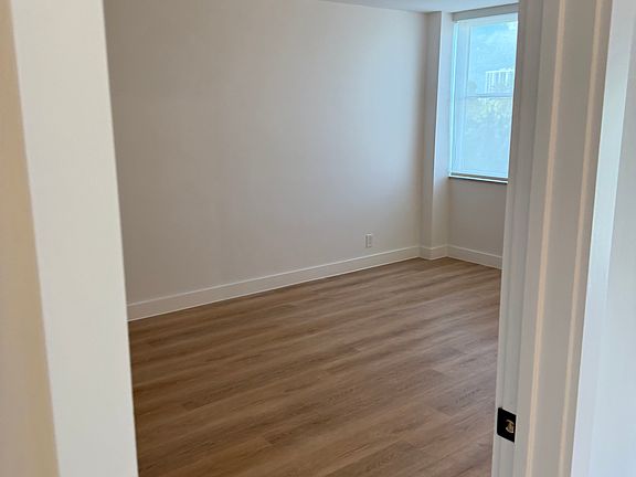 2nd image of 2935 NE 163rd St APT 3K