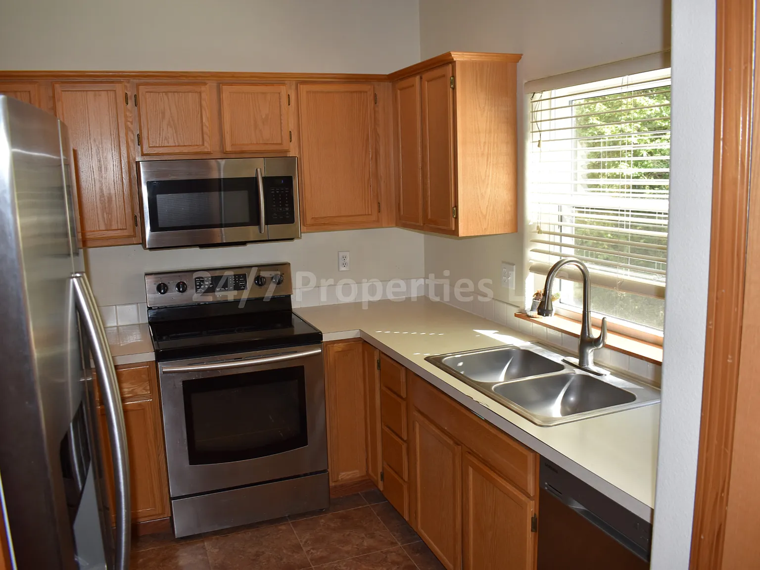 Beautiful 3 BD | 2.5 BA Duplex in Wine Country - Dayton — Photo 4