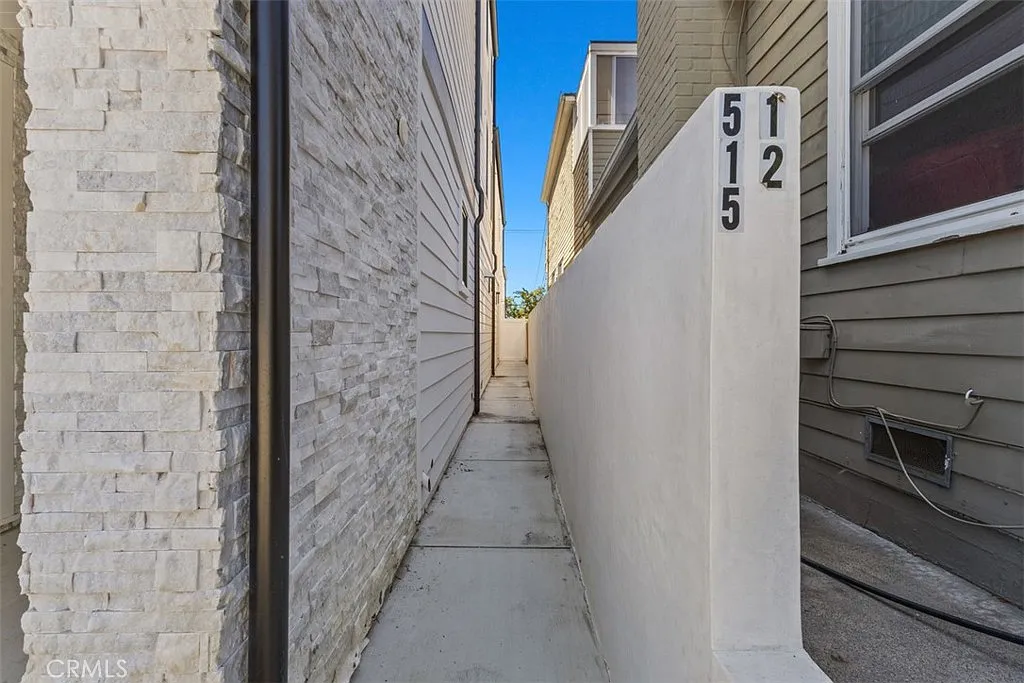 2 bed, 2.5 bath, 1275 sqft, $9,000 — Photo 3