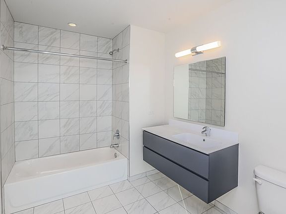 4th image of 737 N Lasalle St #2902
