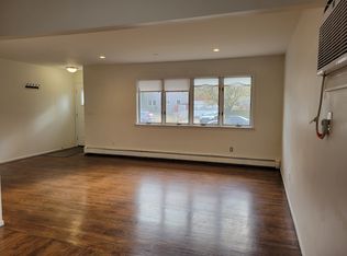 32 Jefferson Ave, Mineola, NY 11501