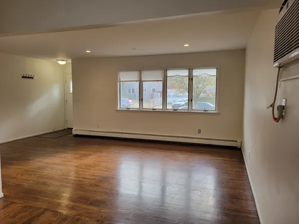 (undisclosed Address), Mineola, NY 11501