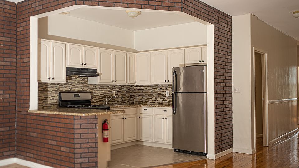 1st image of 1970 Bergen St #2