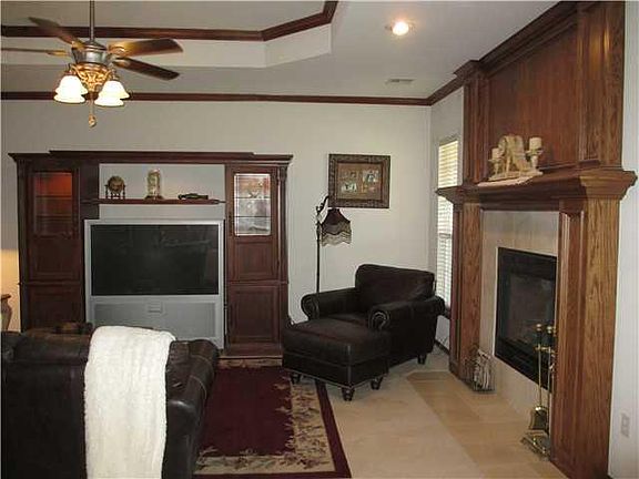 5th image of 1116 S Oakey Dr
