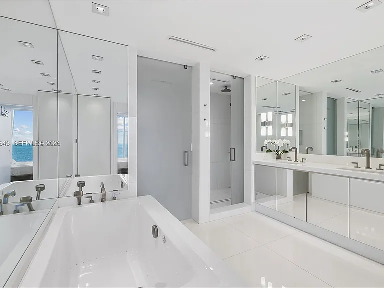 6899 Collins Ave #2208 — Photo 33