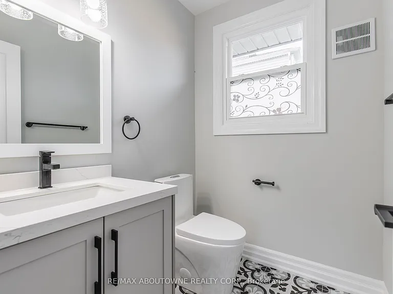2 Thorndale Ave #C — Photo 12