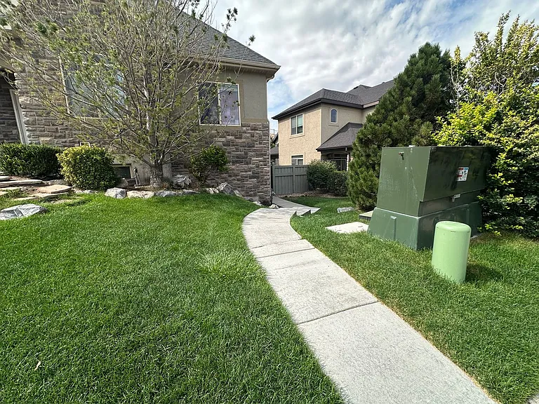 4000 E Mount Airey Dr — Photo 2