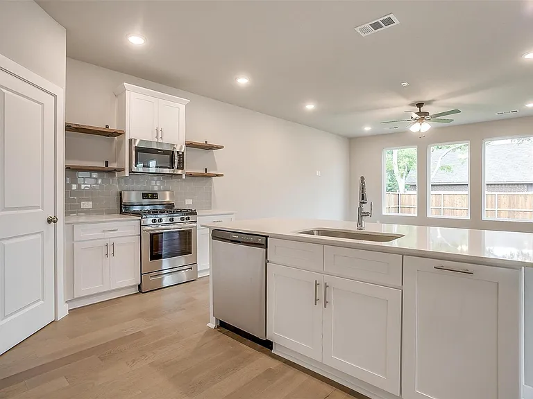 4532 Hogans Alley Dr — Photo 33
