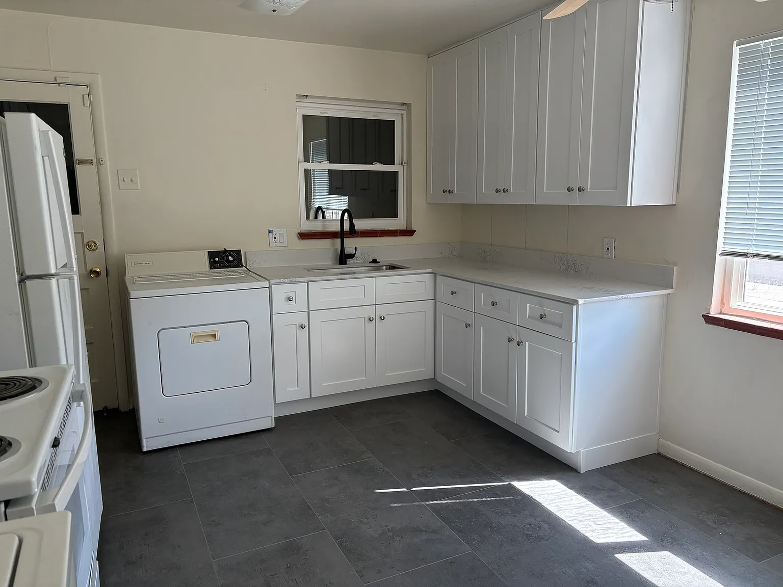 2 bed, 1.0 bath, 1200 sqft, $1,900 — Photo 2