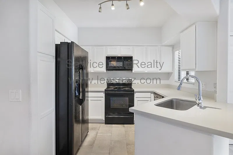 2 bed, 1.0 bath, 924 sqft, $1,649 — Photo 3