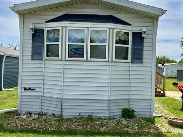 64 Birch Dr, Sandwich, IL 60548