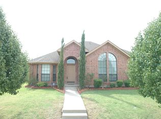 2038 Diamond Ridge Dr, Carrollton, TX 75010