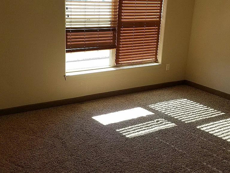 902 College Ave — Photo 10