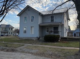 302 E 9th St, Vinton, IA 52349