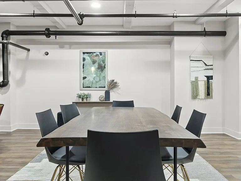 Perry Street Lofts — Photo 18