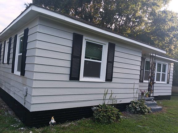 3rd image of 410 Blacksnake Rd