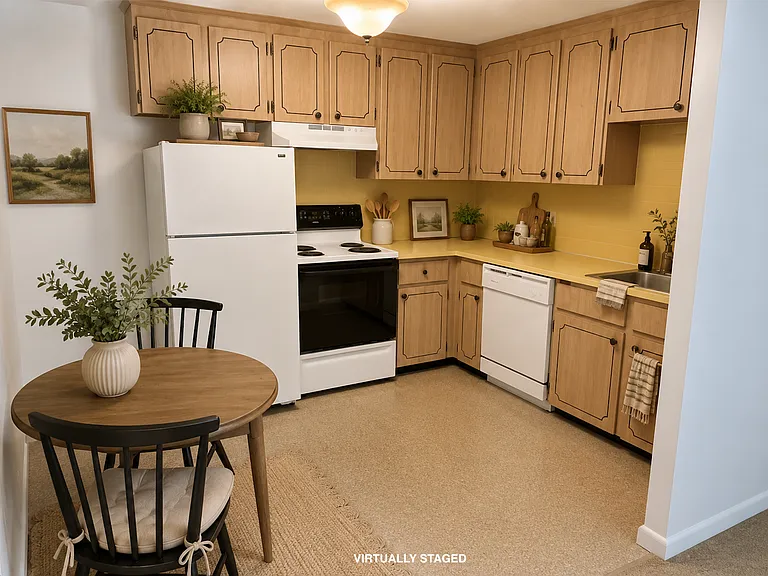 Lexington St Apartments — Photo 37