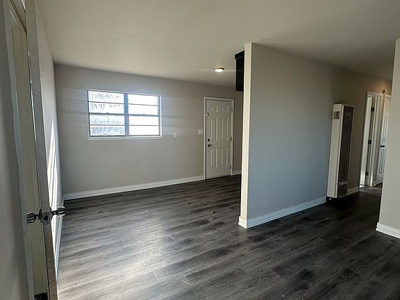 4th image of 3028 N Grand St