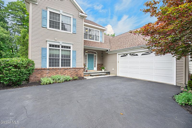 2nd image of 7 Tennyson Cmn