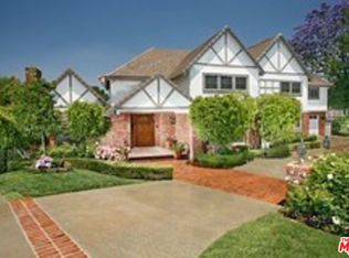 16869 Oak View Dr, Encino, CA 91436