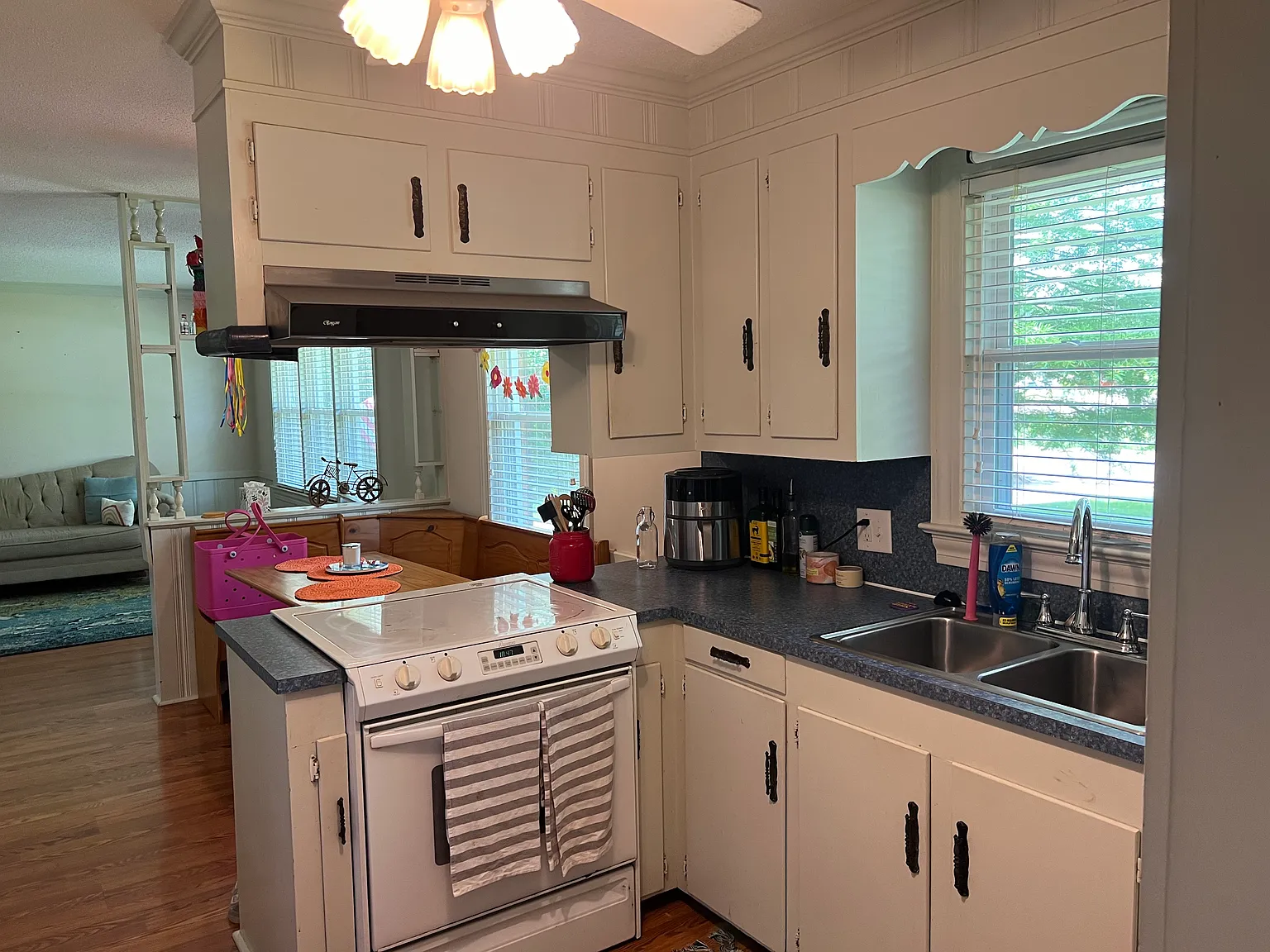 2117 Southview Dr — Photo 3