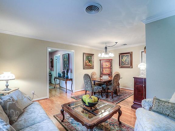 5th image of 9419 Meadowcroft Dr