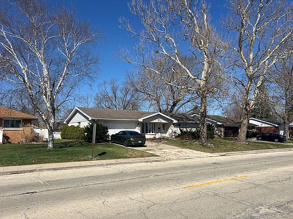 3rd image of 869 S Curtis Ave