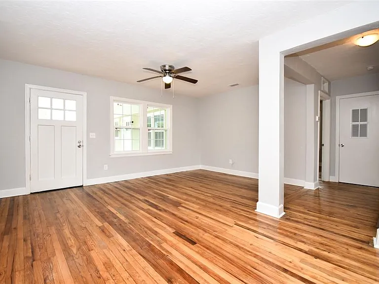 1028 NE 3rd Ave — Photo 5