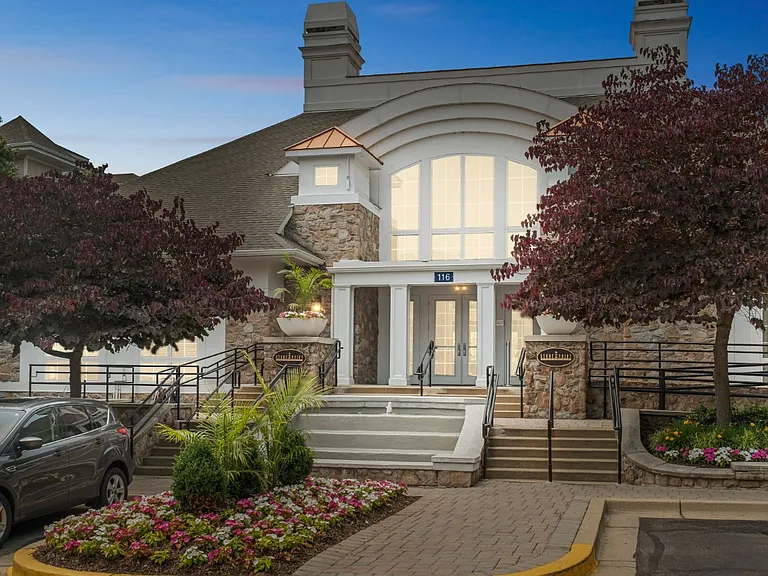 Stone Point Apartments — Photo 49