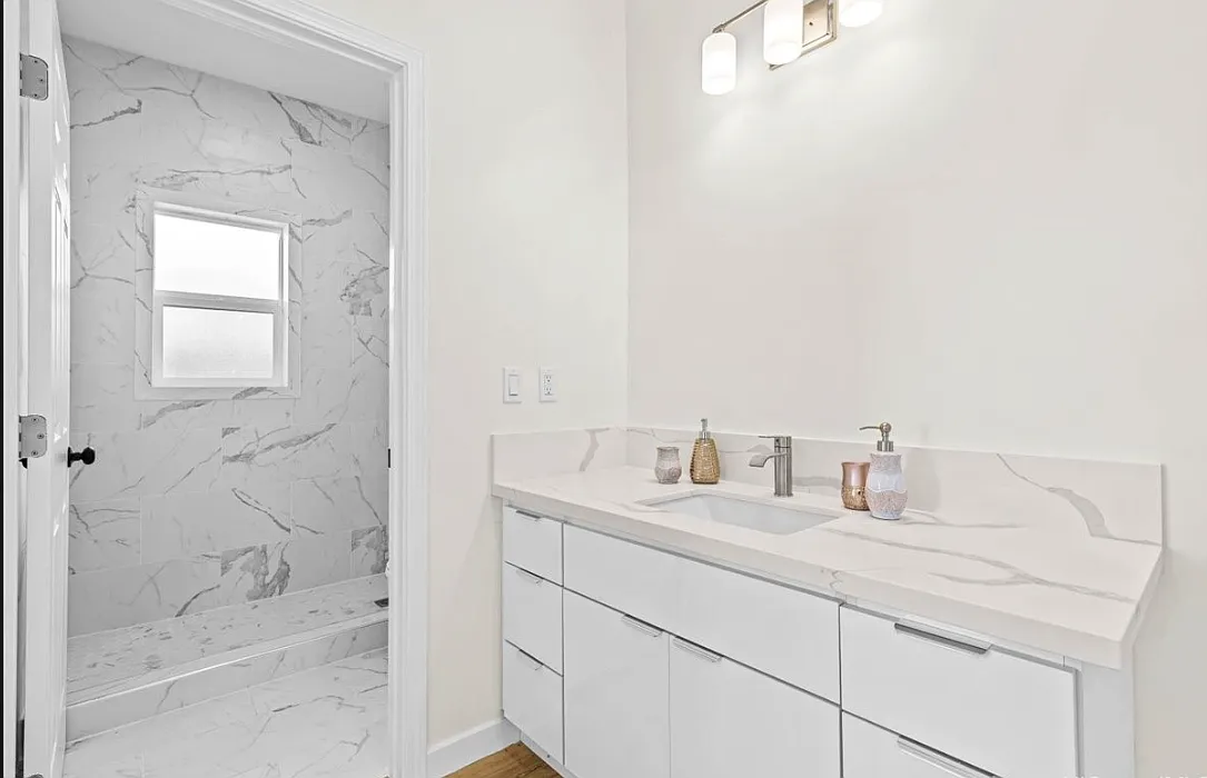 5 bed, 1500 sqft, $5,000 — Photo 4