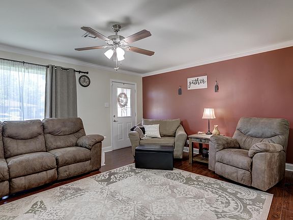 5th image of 313 East Dr