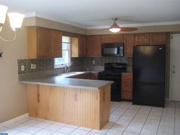 4th image of 412 Cedarwood Dr