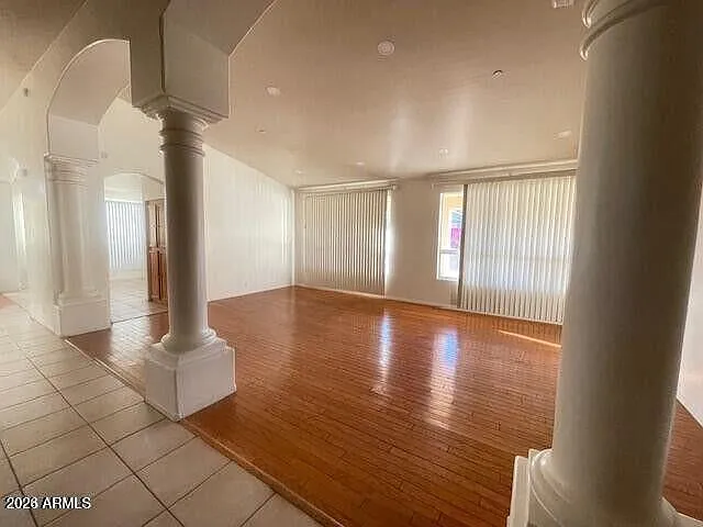 5 bed, 2.5 bath, 2622 sqft, $3,000 — Photo 4