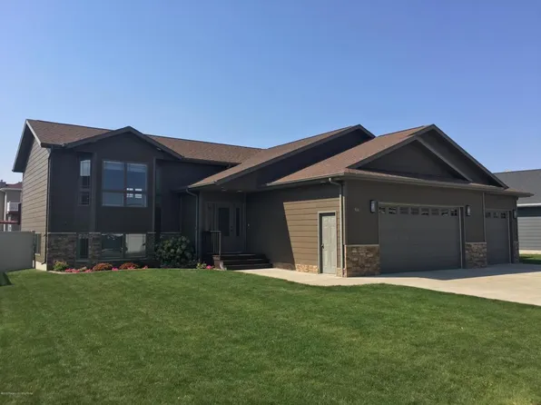 1865 8th St W, Dickinson, ND 58601