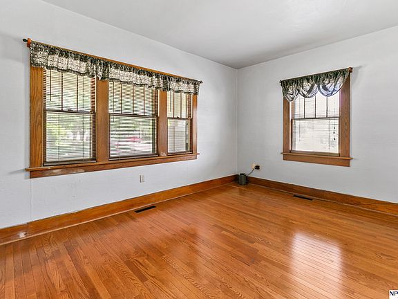 5th image of 449 E 2nd St