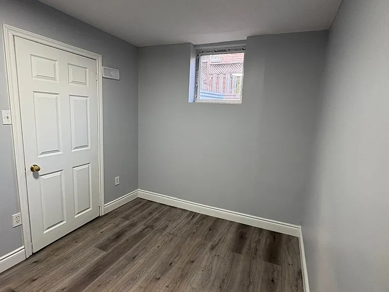 100 Masterson Cres #LOWER — Photo 7