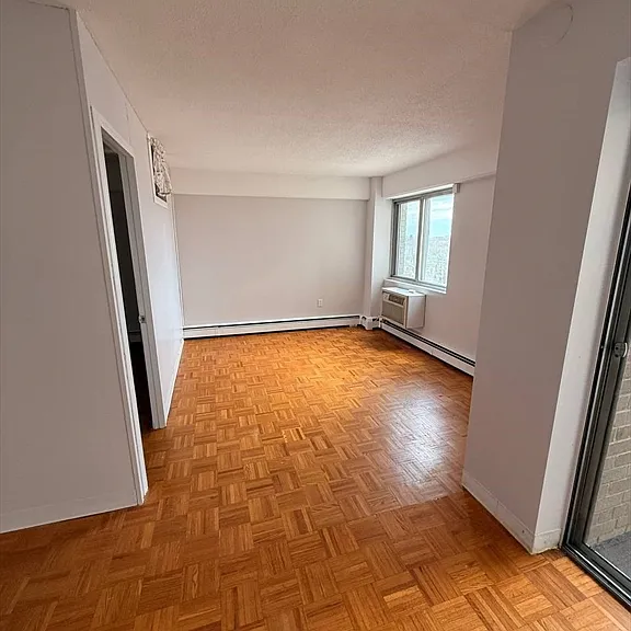 1025 Hancock St #6J — Photo 4