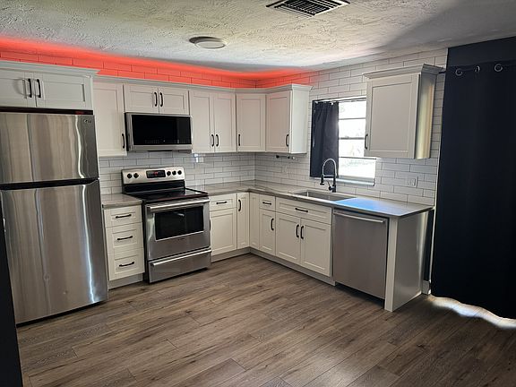 Newly updated kitchen.