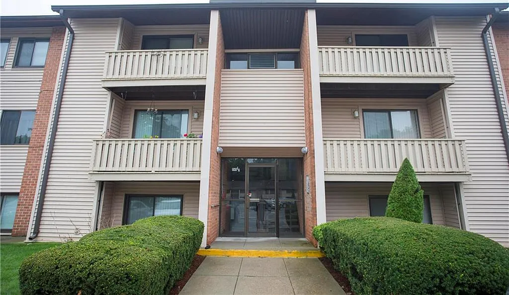 2 bed, 900 sqft, $1,800 — Photo 1