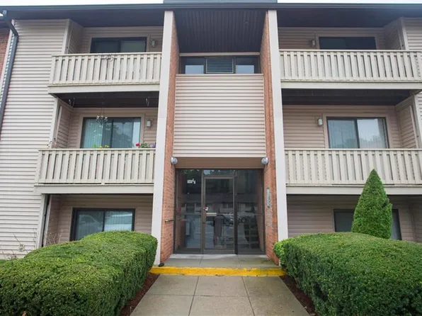 1141 Hartford Ave APT 8B, Johnston, RI 02919