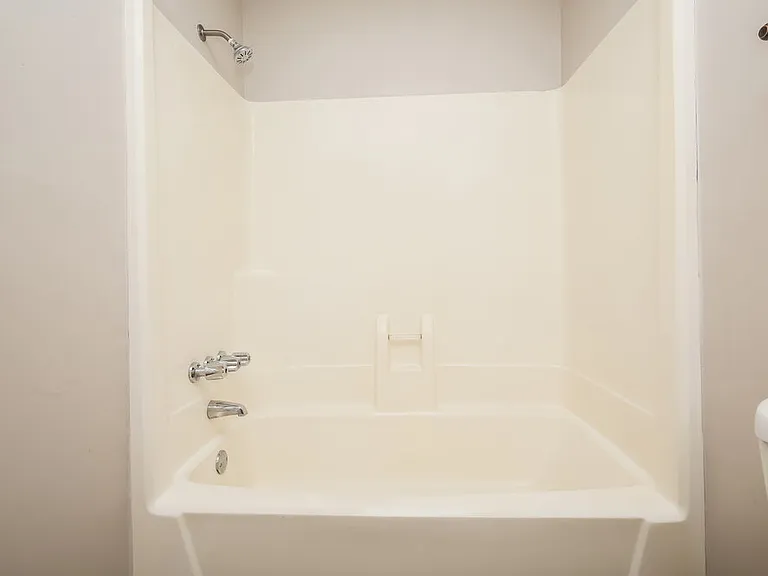 300 Southlake Dr — Photo 12