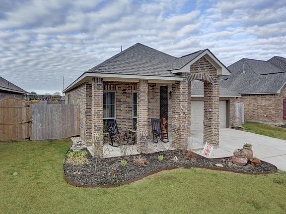 4th image of 203 Forest Grove Dr