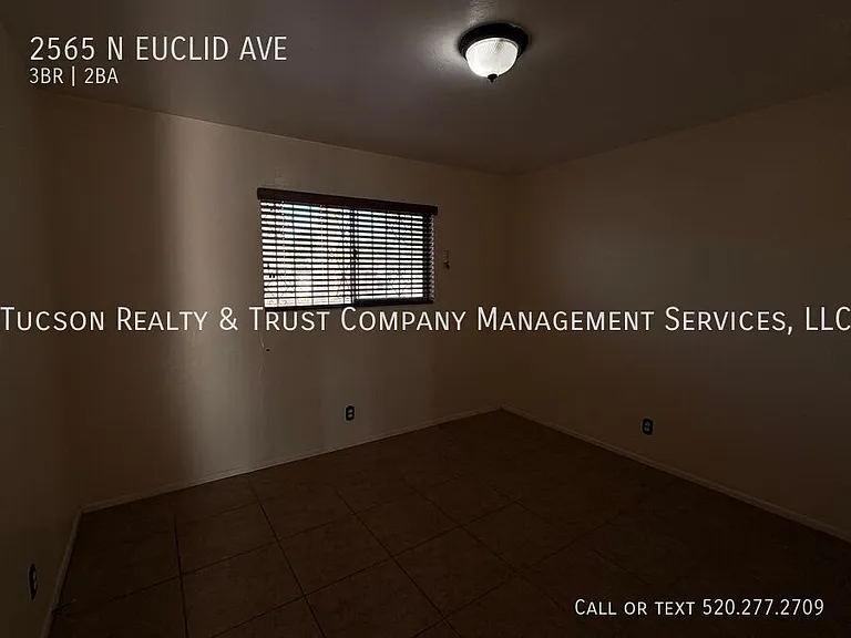 2565 N Euclid Ave — Photo 8